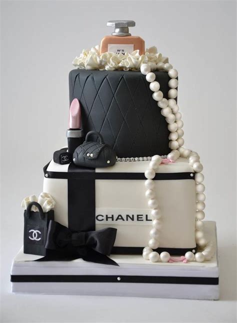 tortadi compleanno chanel|Chanel cake ideas.